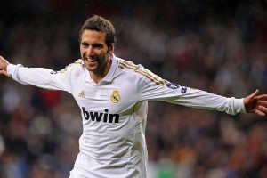 开云下载：C罗梅开二度助球队逆转胜利，刷新个人进球纪录